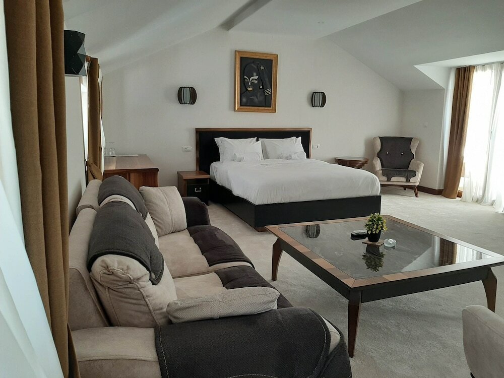 Фото Апарт-Отель Waikiki Tivat