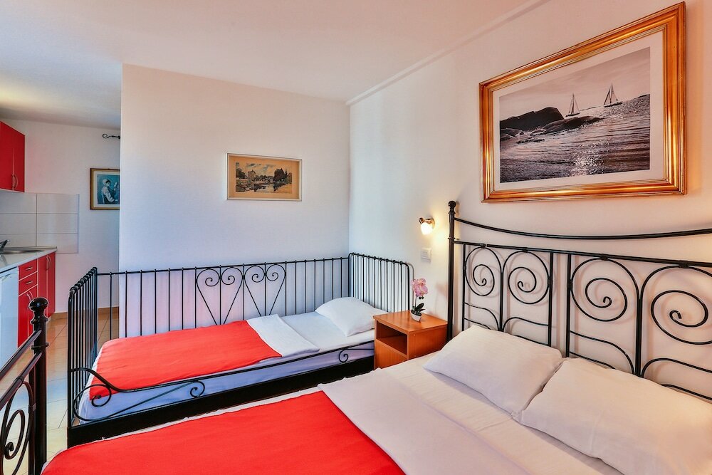 Фото Apartmani Luka - Vila Brzulović