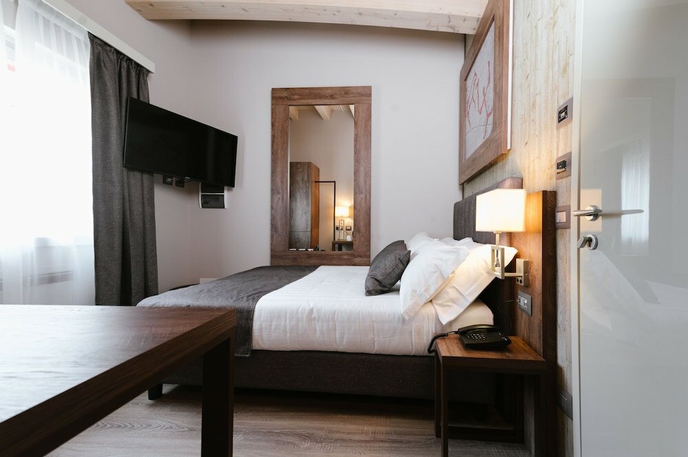 Фото Lake Hotel La Pieve