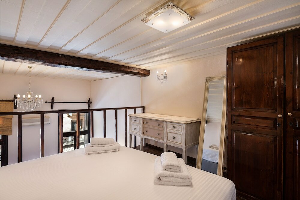 Фото Old Town Suites