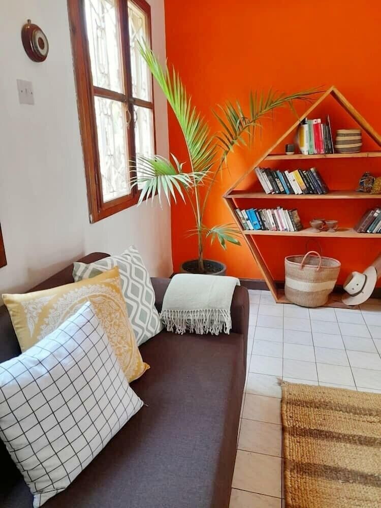 Фото Utamaduni House