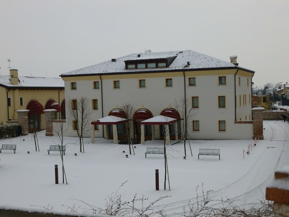 Фото Albergo Antica Corte Marchesini