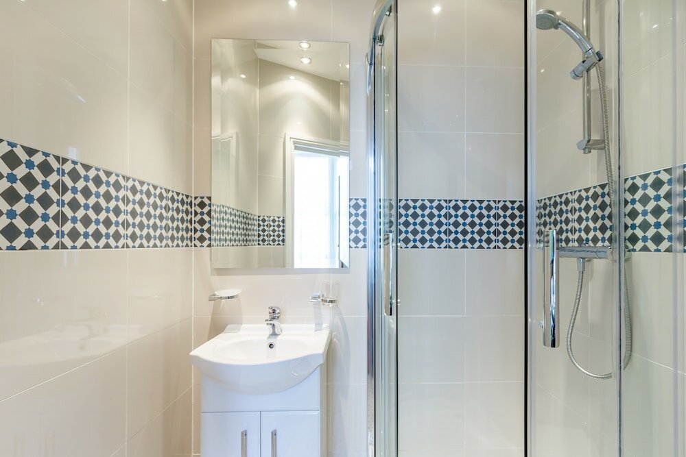 Фото Gower House Hotel