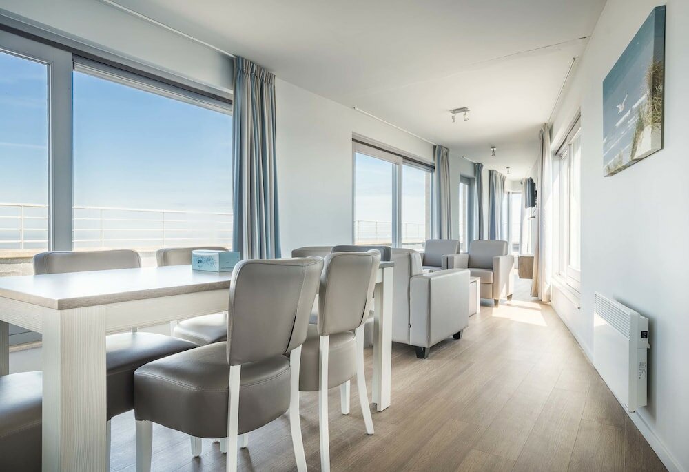 Фото Holiday Suites Blankenberge
