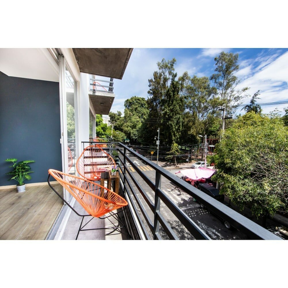 Фото Bright Stylish Park Front Near Polanco