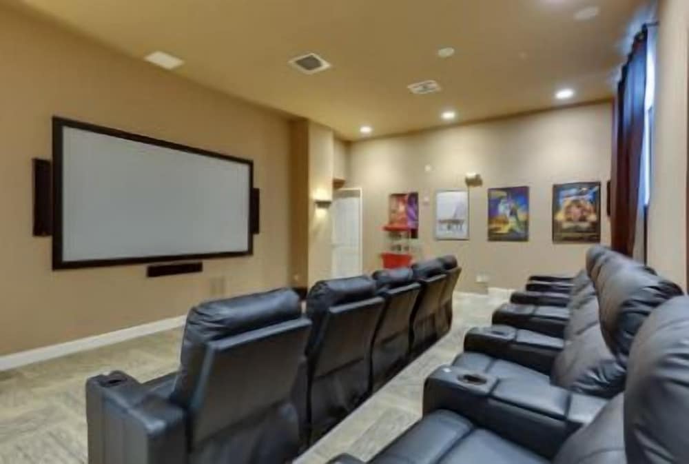 Фото 241 Las Fuentes Drive 6 Bedroom Home