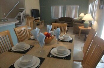 Фото 4br, 3ba T/home W Screened-in Heated Pool 4 Bedroom Townhouse by Redawning