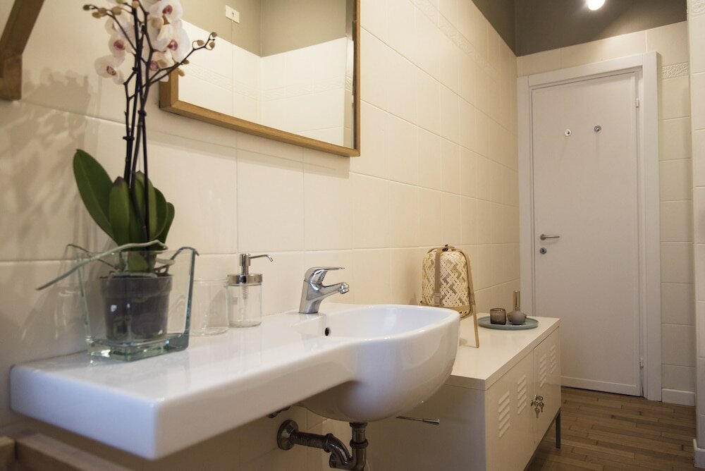 Фото Sweet Flat near Metro Stop