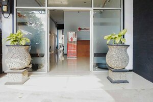 Гостиница RedDoorz near Velodrome Malang 2
