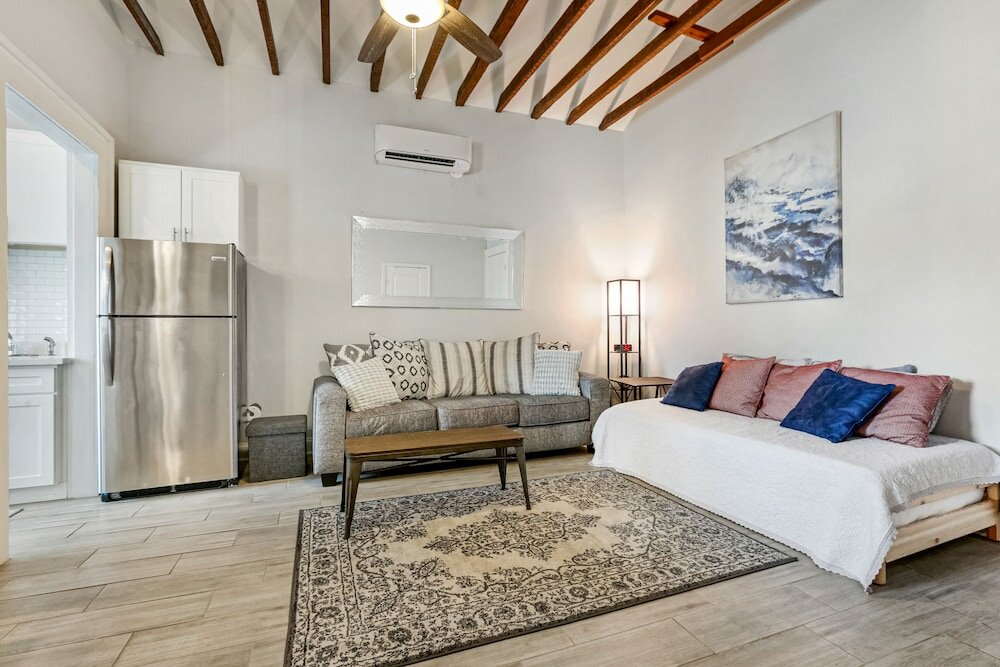 Фото Charming Homes Close to French Quarter