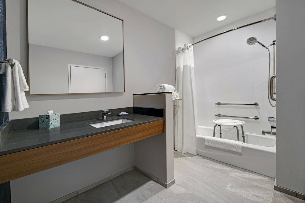 Фото Fairfield Inn & Suites by Marriott Milwaukee Brookfield