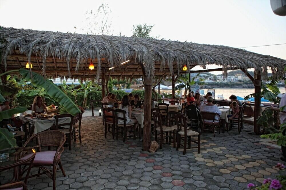 Фото Niriides Beach Hotel