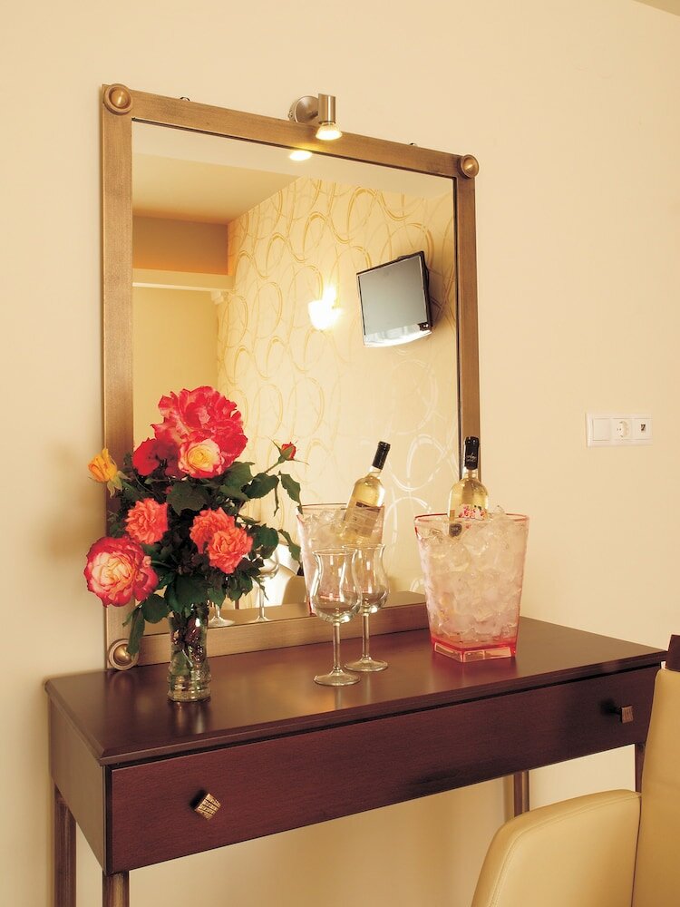 Фото Niriides Beach Hotel