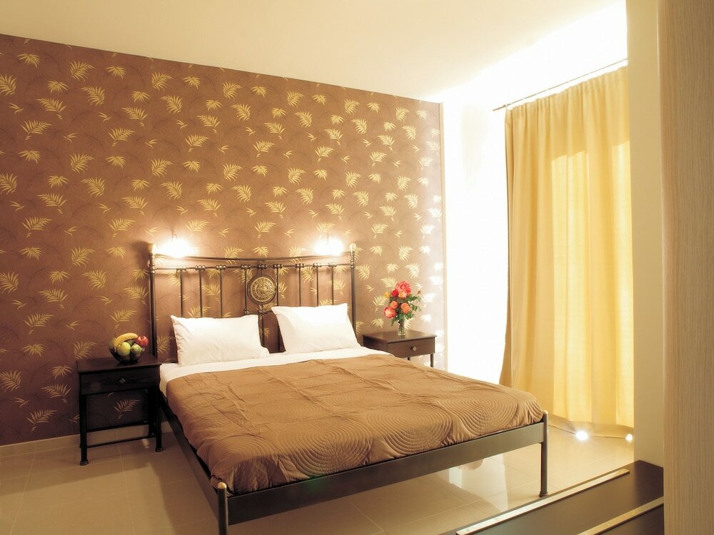 Фото Niriides Beach Hotel