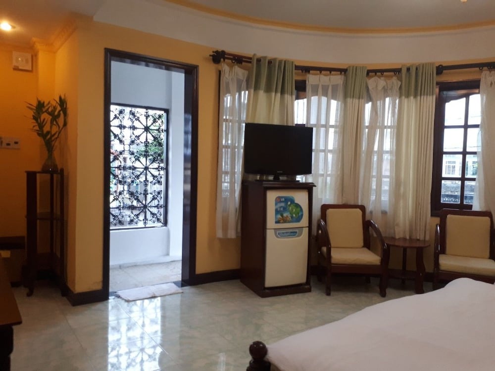 Фото La Suisse Hotel