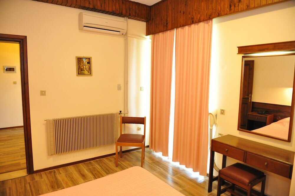 Фото Niki Hotel Apartments