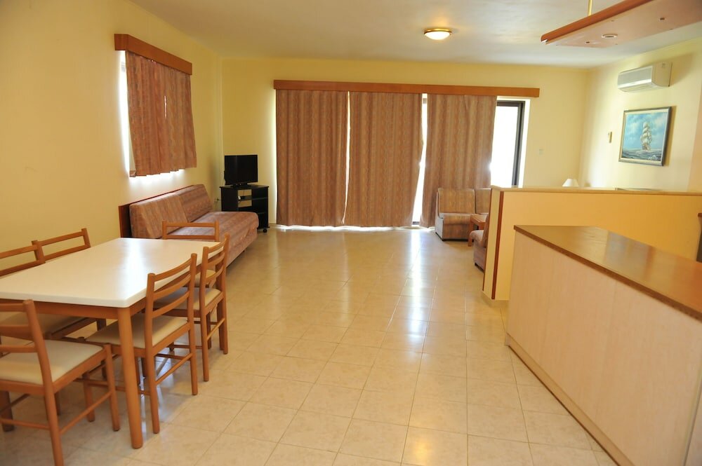 Фото Niki Hotel Apartments