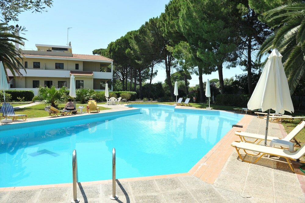 Фото Niki Hotel Apartments