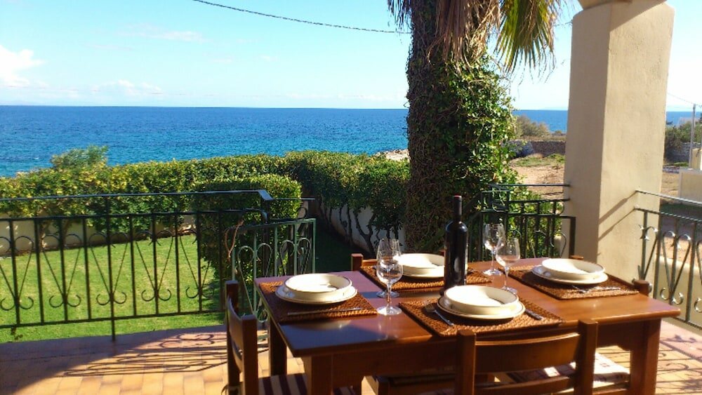 Фото Villa Anastasia Beach Front