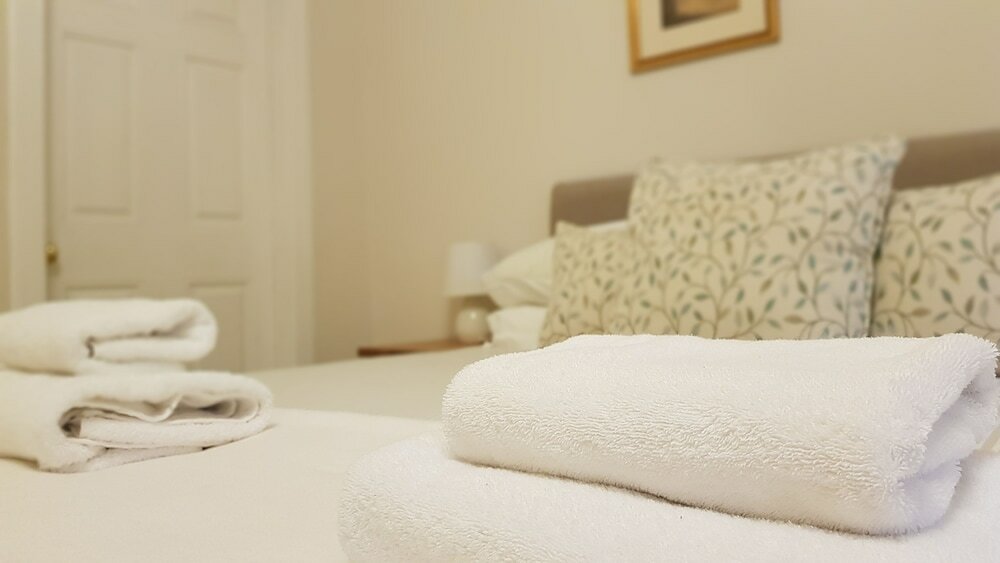 Фото Authentic Central 3-Bedroom Apartment