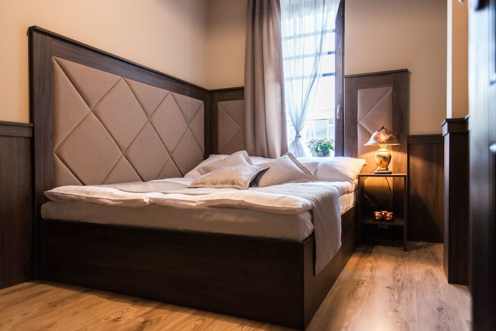 Фото Komló Hotel Gyula