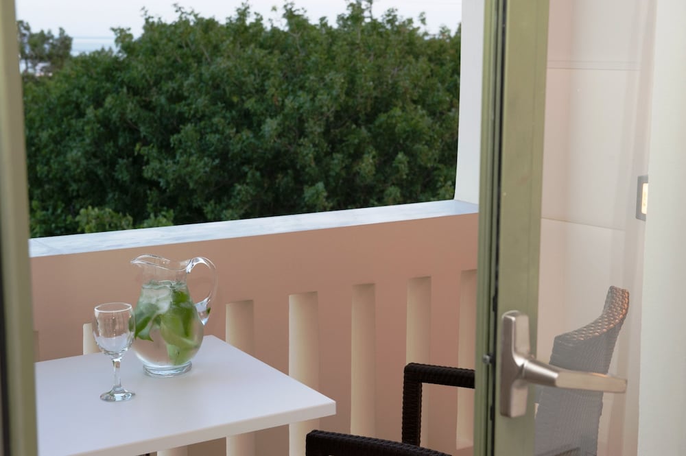 Фото Aphrodite Samos Suites