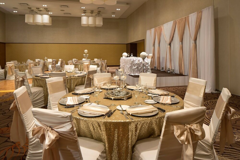 Фото Residence Inn by Marriott Calgary Airport