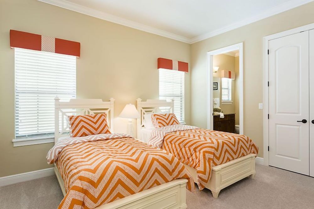 Фото 5 Bed 5 Ba Villa with Game Room, Pool & SPA