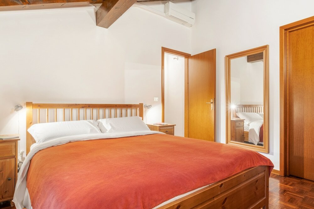 Фото Sognando tra i tetti bolognesi Apartment