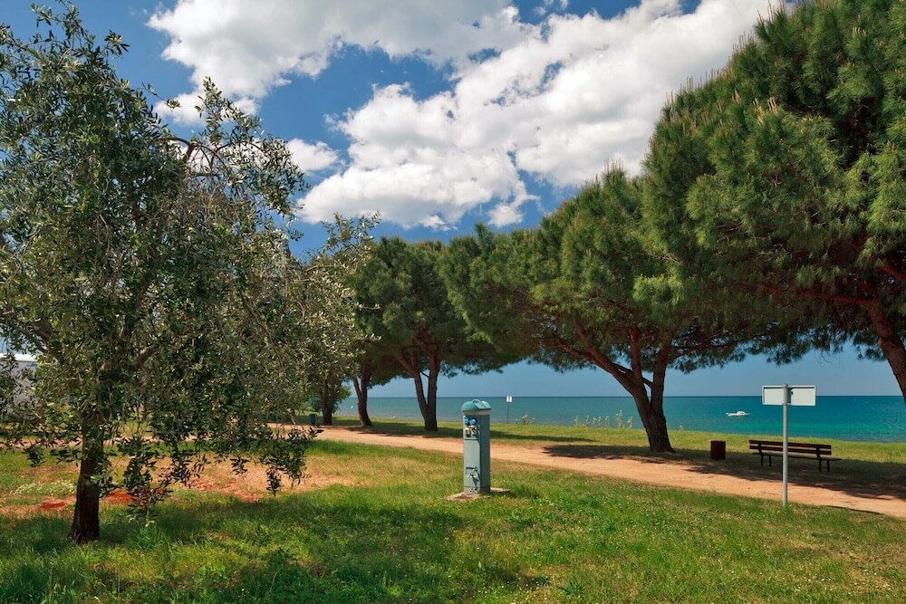 Фото Mediteran Mobile Homes Camping Park Umag