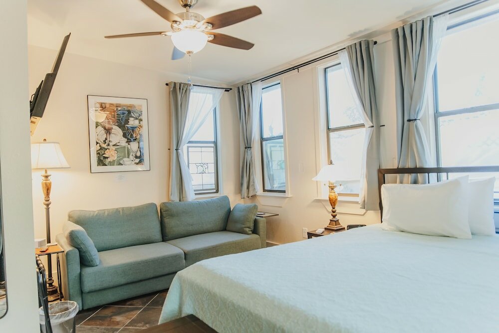 Фото Alpine Bed and Breakfast