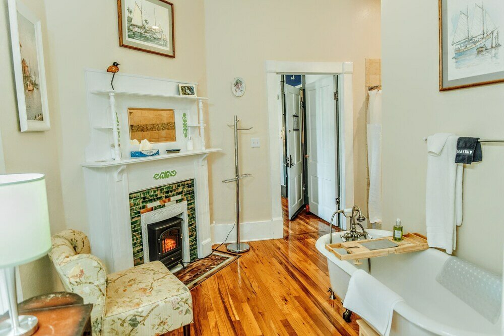 Фото Alpine Bed and Breakfast