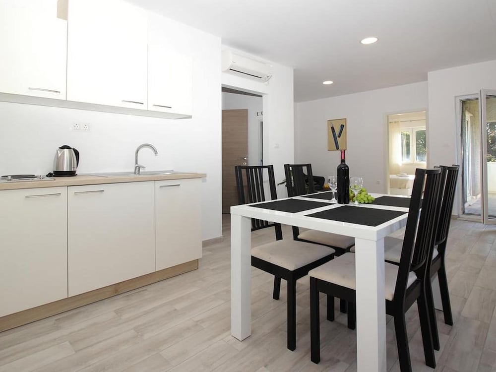 Фото Modern Apartment in Mocici With Terrace