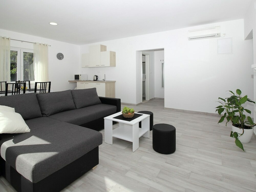 Фото Modern Apartment in Mocici With Terrace