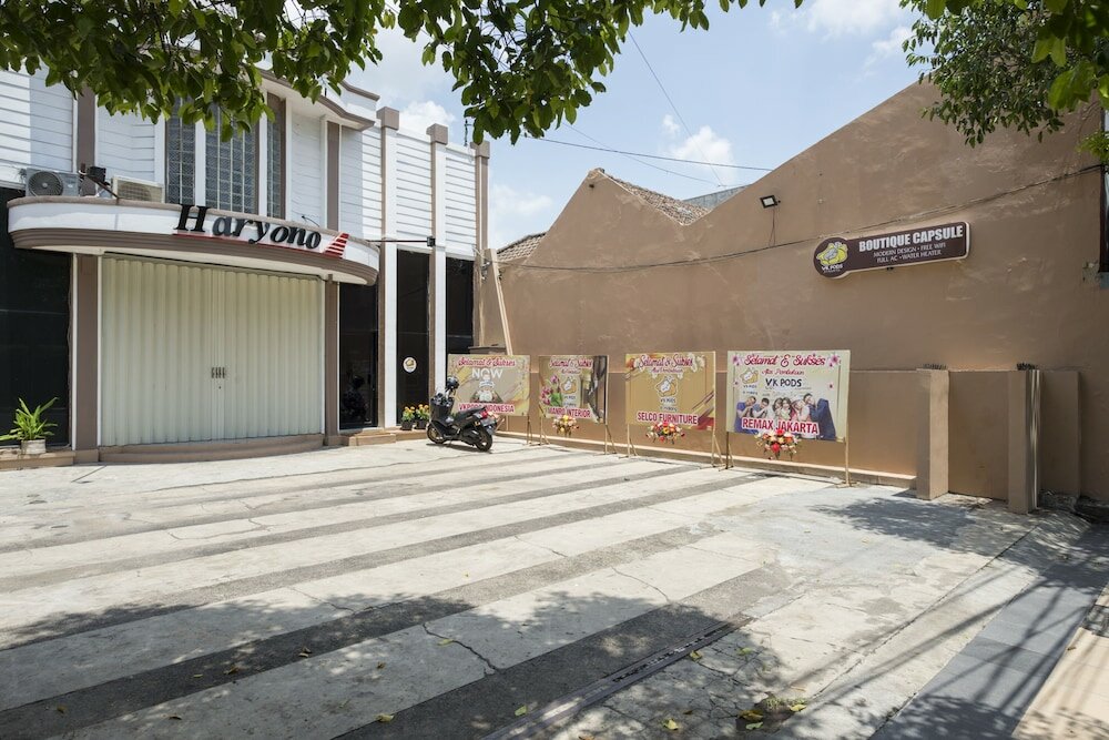 Фото RedDoorz Hostel near Malang Train Station 3