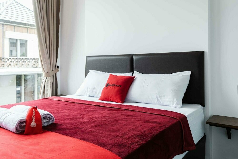 Hotel RedDoorz Plus near Ice Bsd 2, Earth, photo