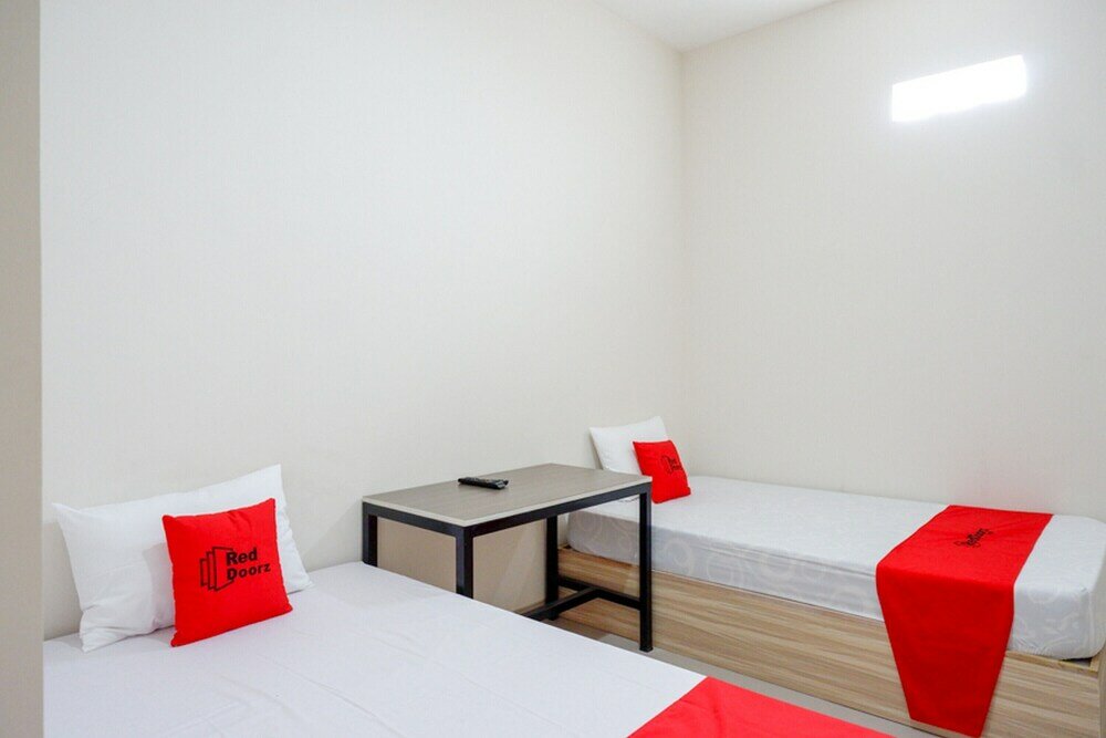 Фото RedDoorz near Pacific Mall Tegal 2