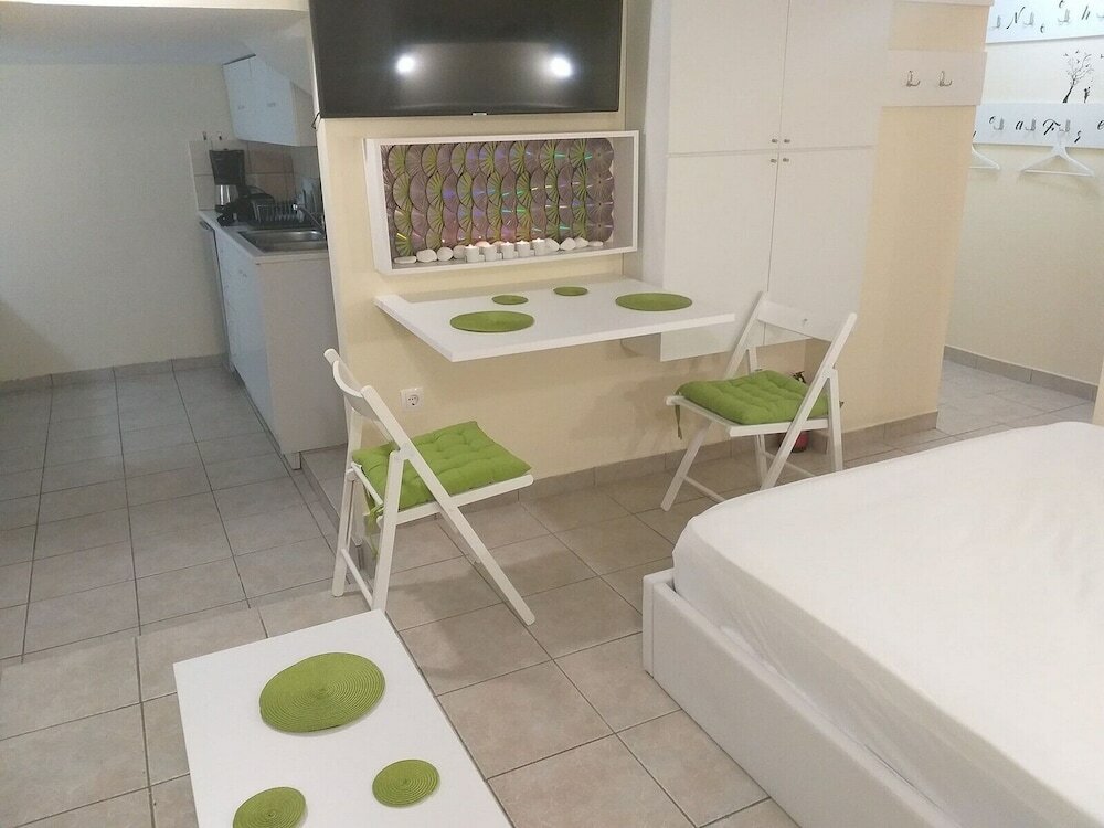 Фото Urban Minimalist Studio Apt. near Pagrati Park