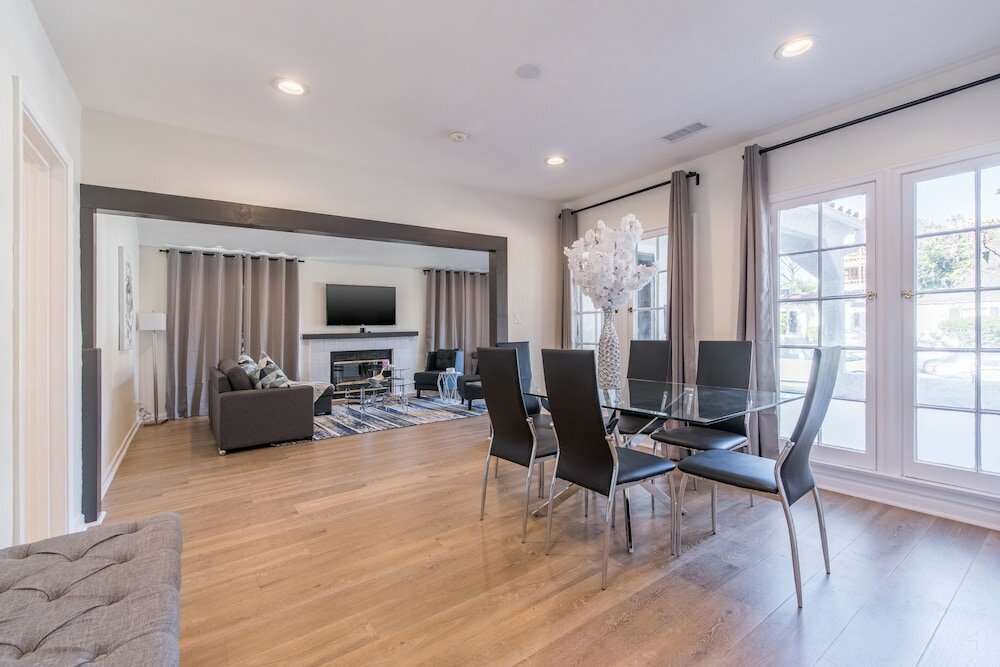 Фото Luxurious Studio City Home