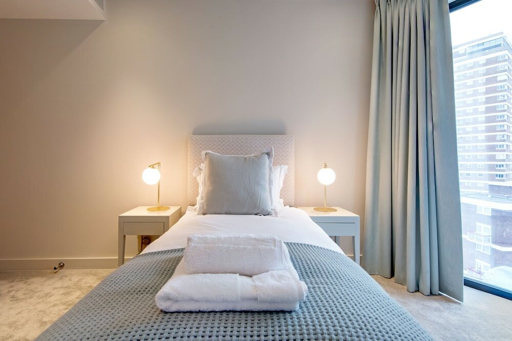 Фото Deluxe Victoria Home close to Buckingham Palace