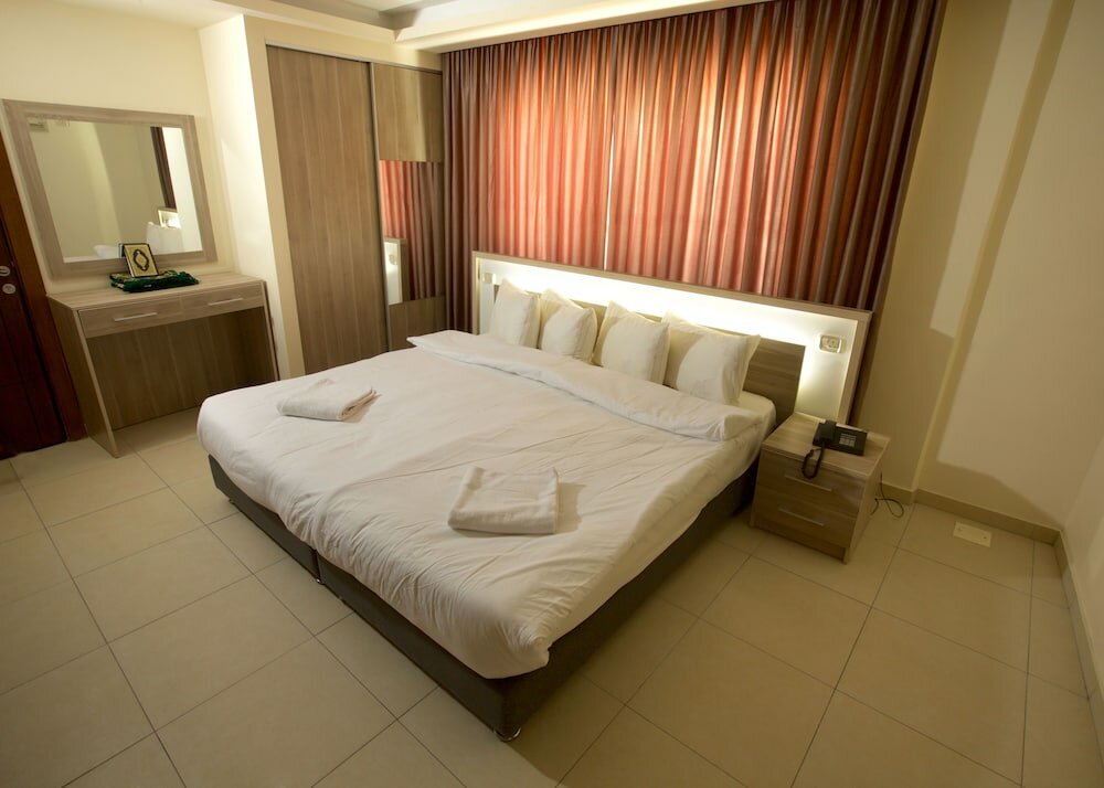 Фото Отель Lujain Suites