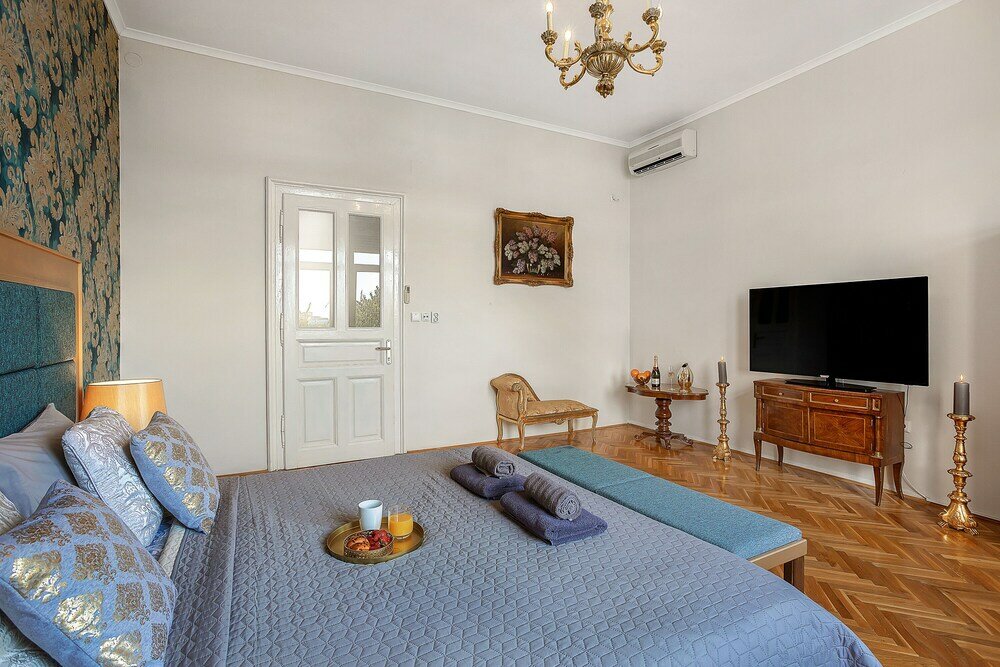 Фото Villa Muenz Luxurious Residence