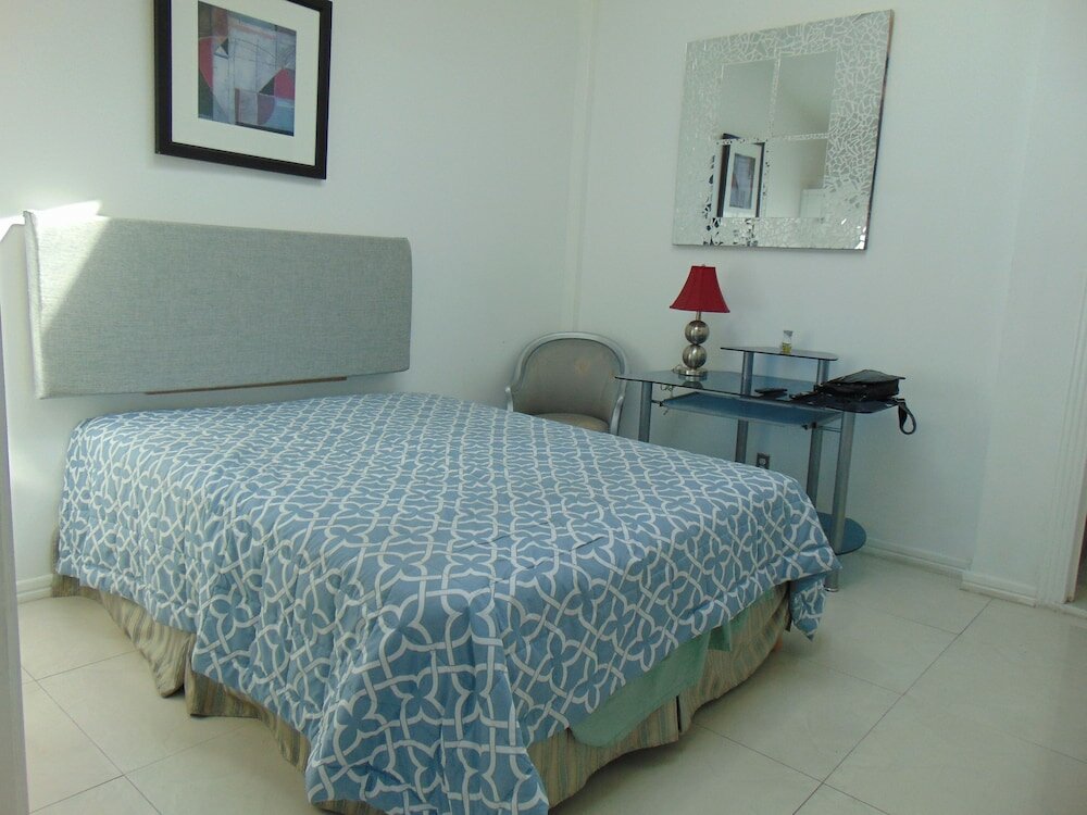 Фото Modern Townhome Prime Location