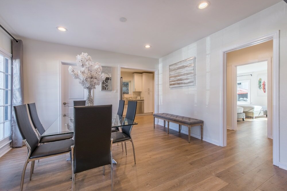 Фото Luxurious Studio City Home