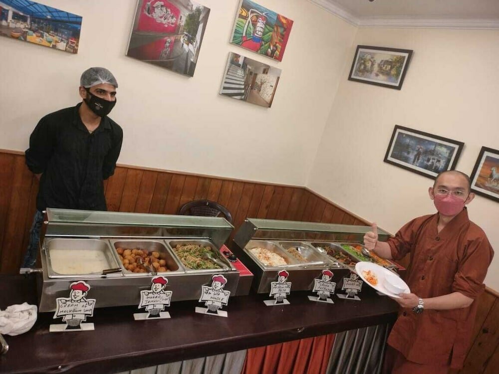 Фото The Posh hotel