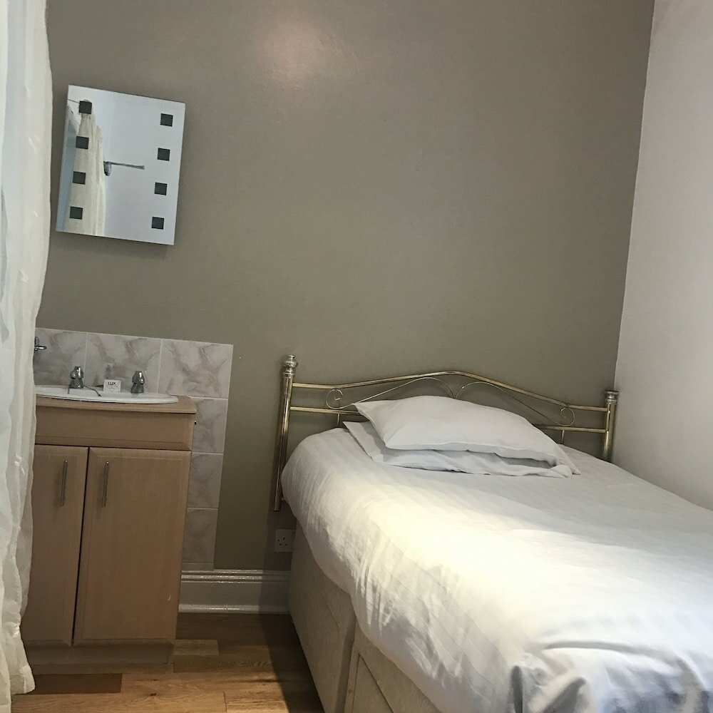 Фото Clifton House Hotel