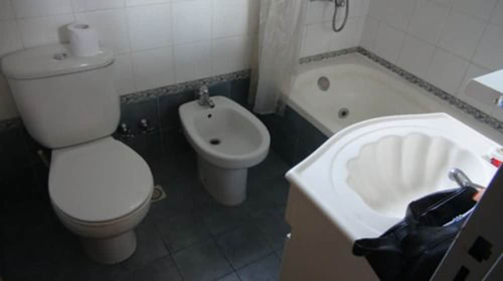 Фото Sunny 2 Bedroom Apartment