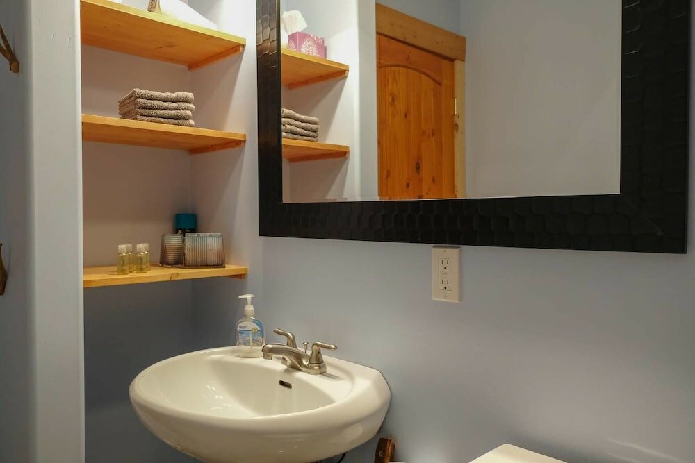 Фото Beautiful Log Chalet Near Fernie, Bc