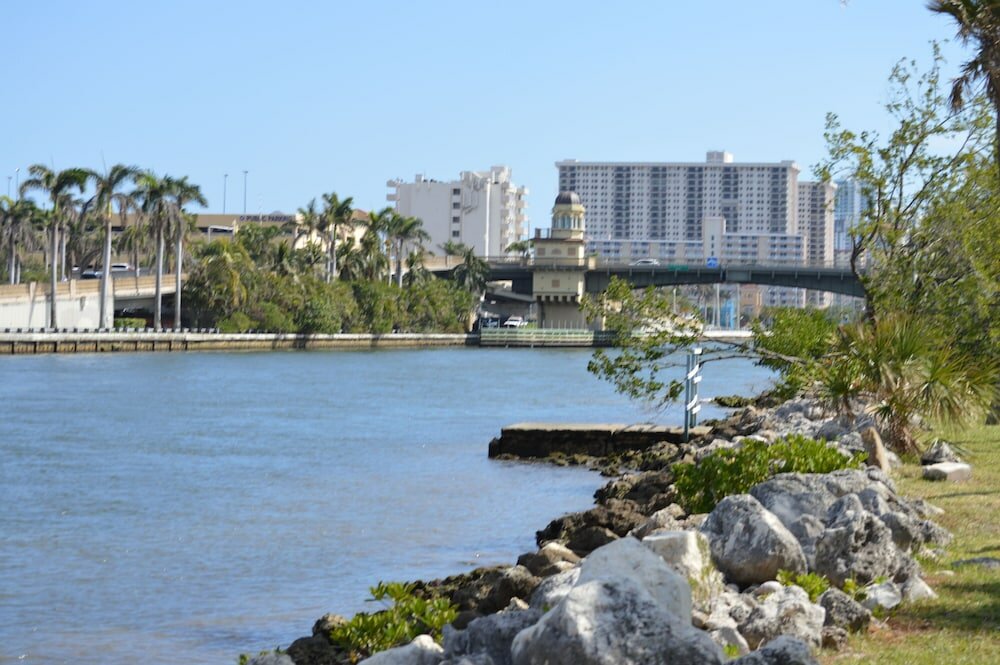 Фото Ch Luxury Condos & Studios On The Beach