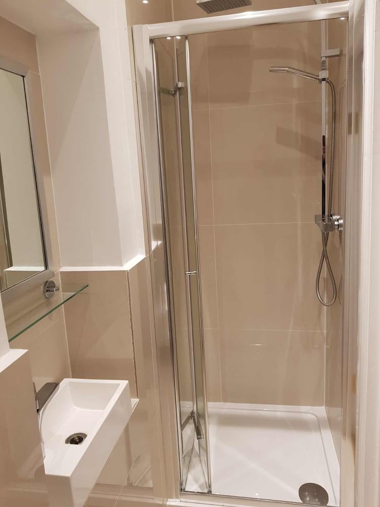 Фото Tourian Lounge Hotel